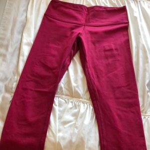 LuluLemon Wunder Under capris/ crop leggings